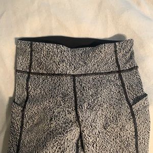 Lululemon 5/8 tights with pockets